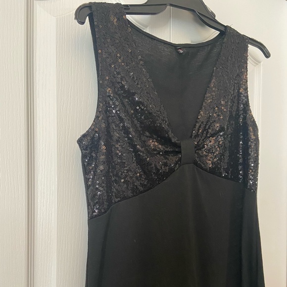 Black sequin summer tank top 🖤🖤 - Picture 4 of 8